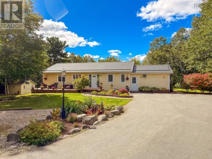 120 Dawson Heights, Pine Grove