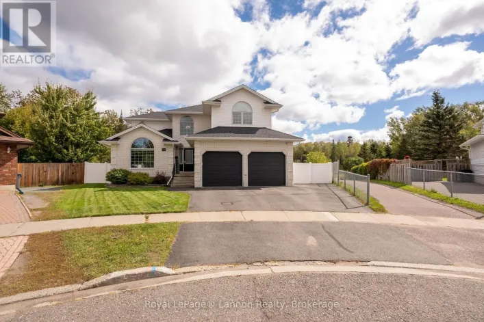 120 LIGHT COURT, Thunder Bay