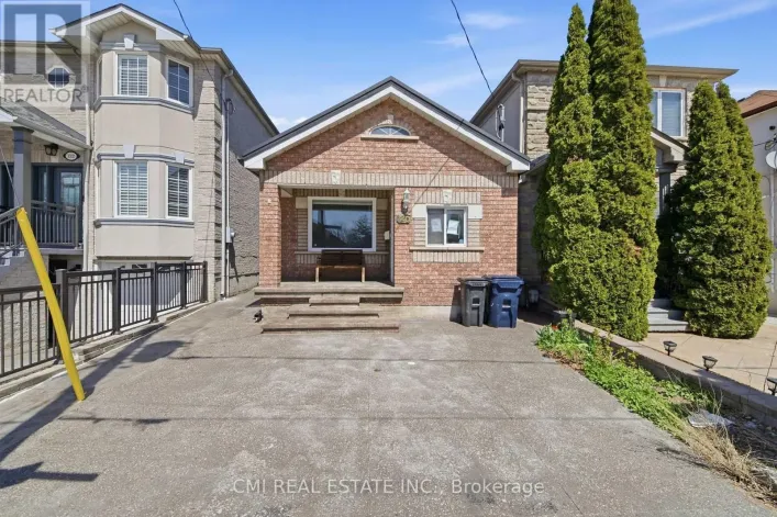120 NORTHLAND AVENUE, Toronto