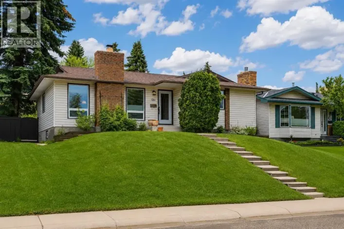120 Silverthorn Way NW, Calgary
