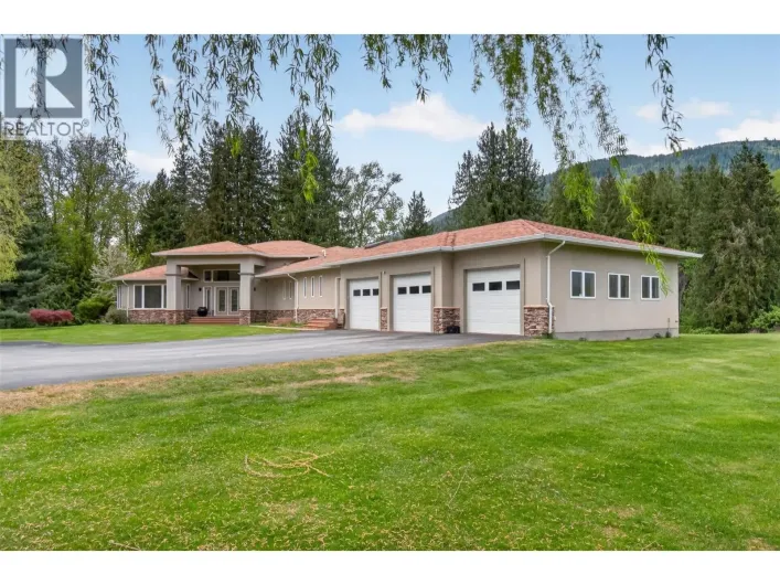 House for sale: 1200 Trans Canada Highway, Sicamous