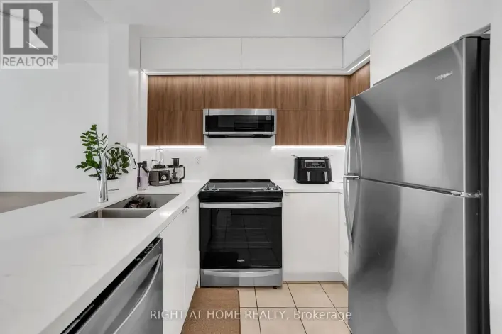 1202 - 11 ONEIDA CRESCENT, Richmond Hill