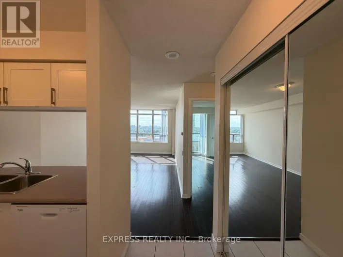 Apartment for rent: 1202 - 8 HILLCREST AVENUE, Toronto