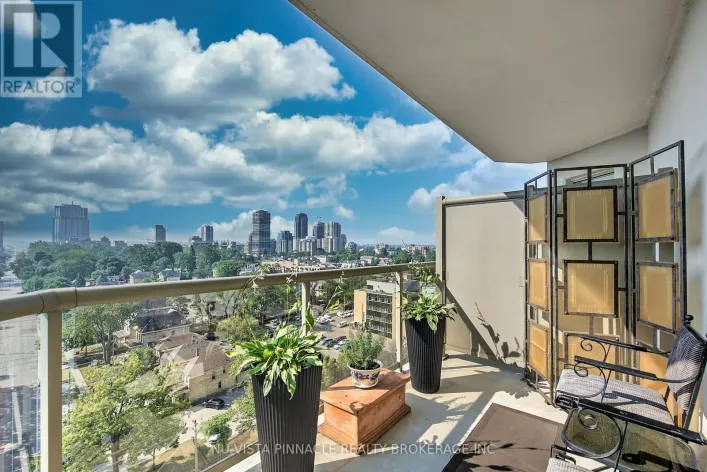 1203 - 250 PALL MALL STREET, London East