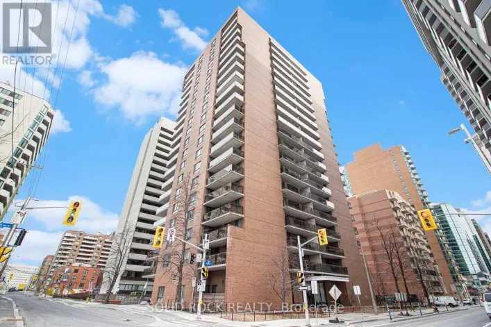 Apartment for sale: 1204 - 475 LAURIER AVENUE W, Ottawa