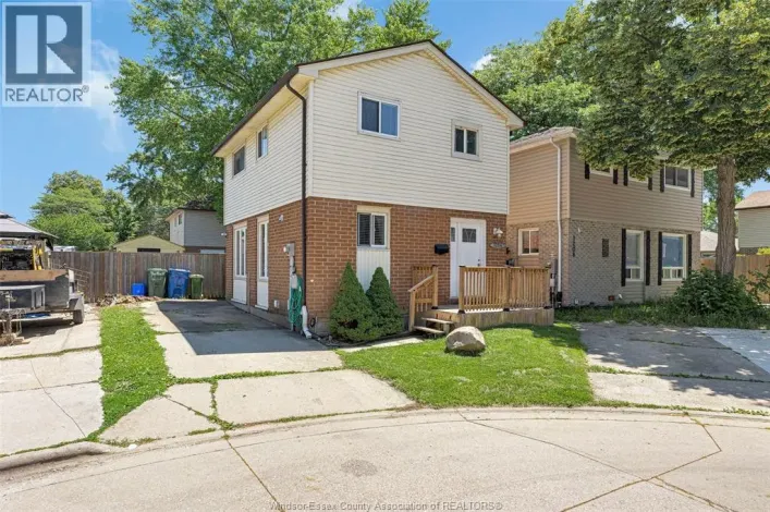 1204 Copperfield PL, Windsor