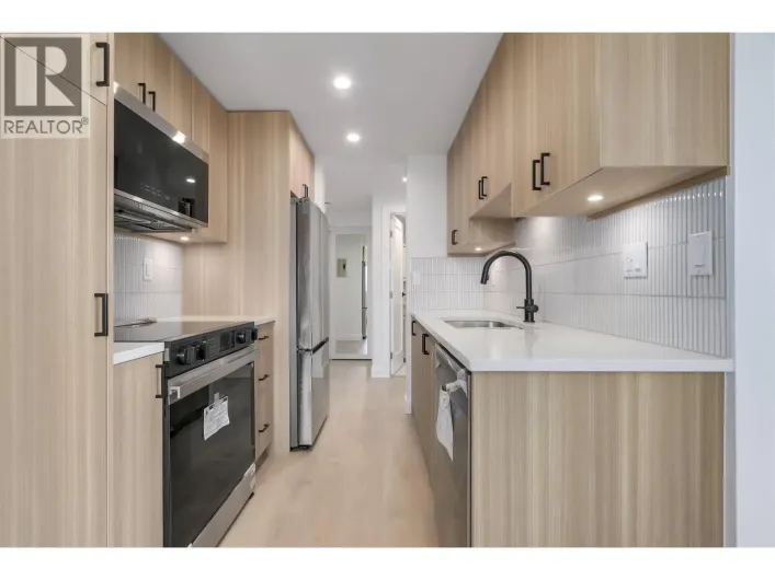 1206 110 W 4TH STREET, North Vancouver