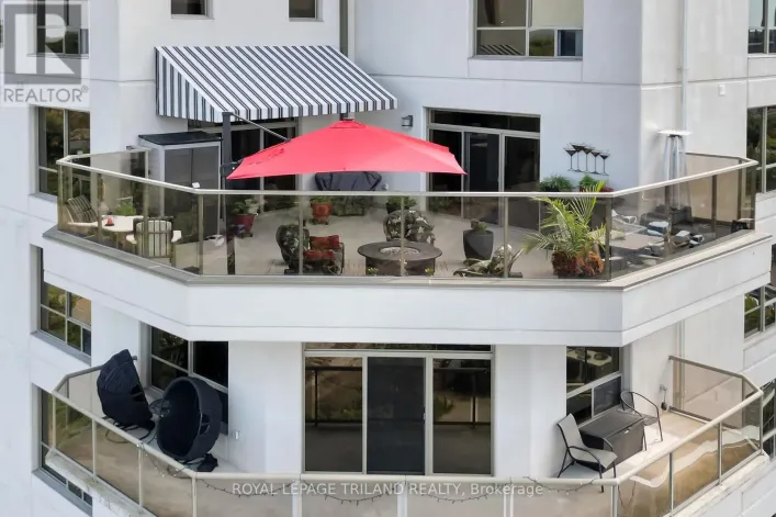 1206 - 250 PALL MALL STREET, London East