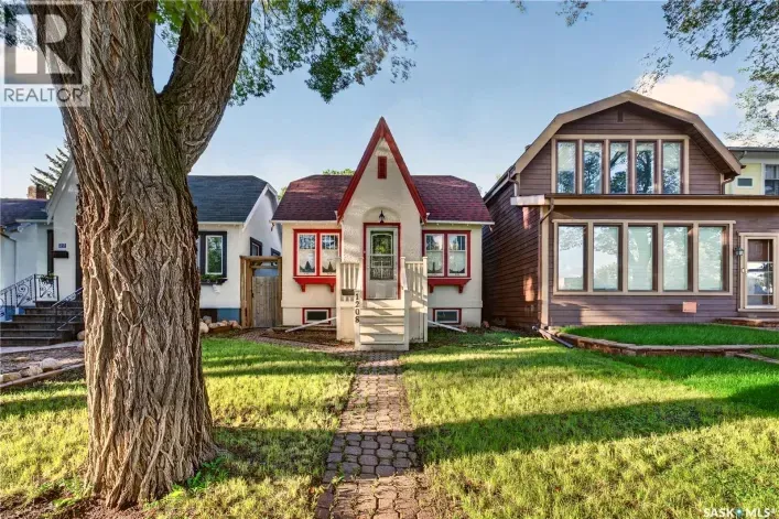 House for sale: 1208 COLLEGE AVENUE, Regina