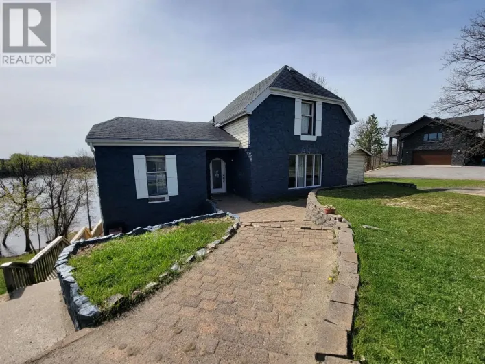 1208 Olde Shambles Rd, Fort Frances