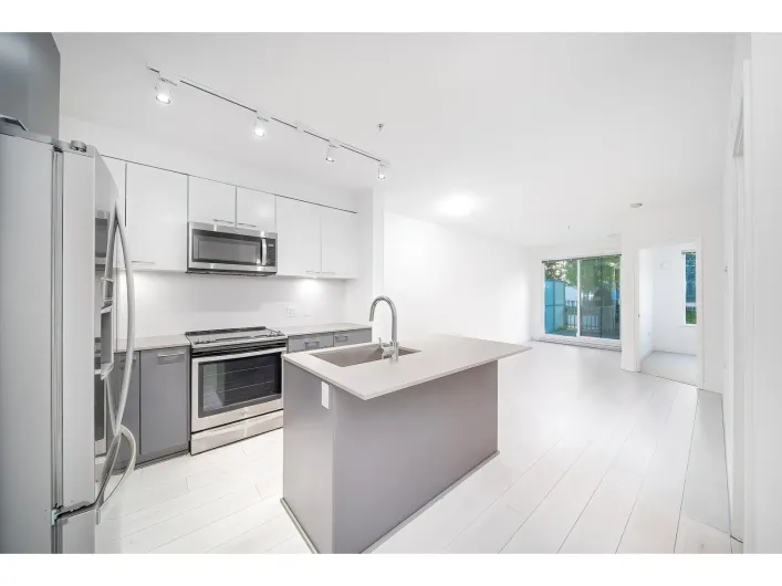 121 13963 105 BOULEVARD, Surrey