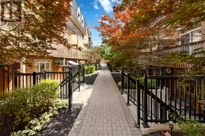 Row / Townhouse for sale: 121 - 380 HOPEWELL AVENUE, Toronto