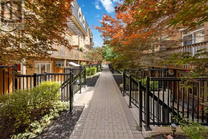 121 - 380 HOPEWELL AVENUE, Toronto