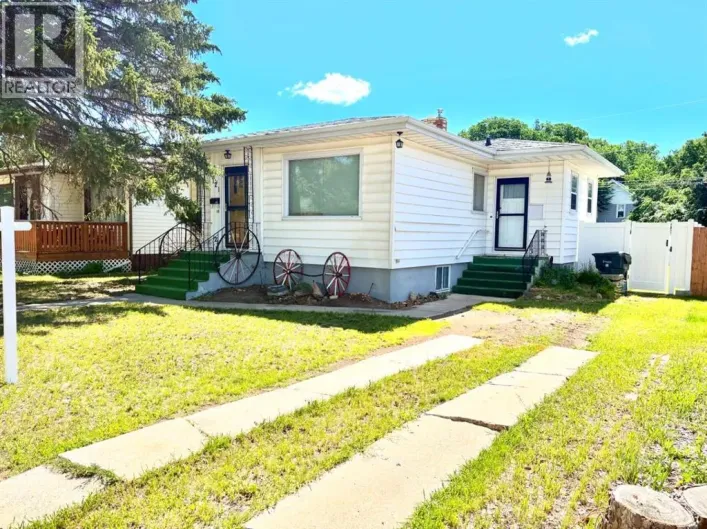121 5 Street SE, Medicine Hat