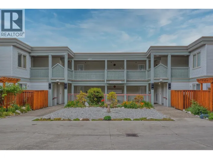 121 5780 TRAIL AVENUE, Sechelt