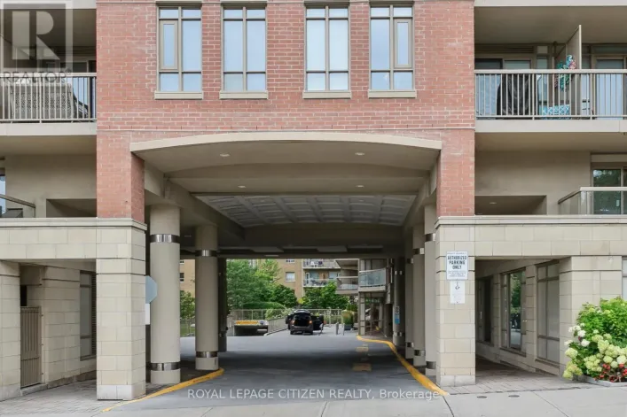 121 - 900 MOUNT PLEASANT ROAD, Toronto