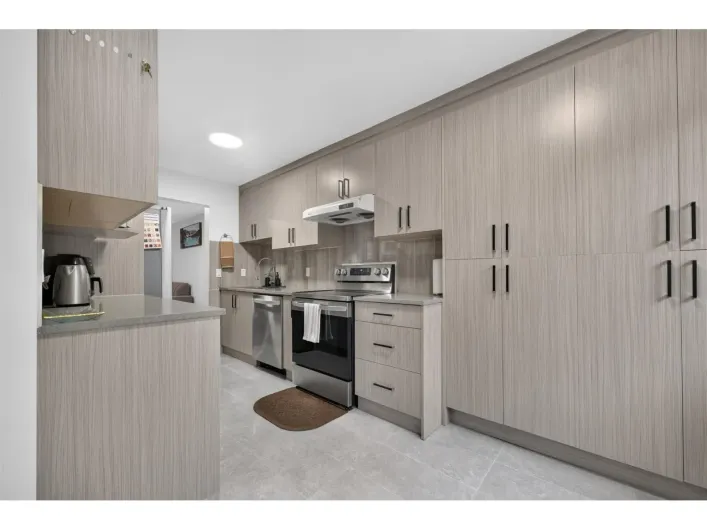 121 9467 PRINCE CHARLES BOULEVARD, Surrey