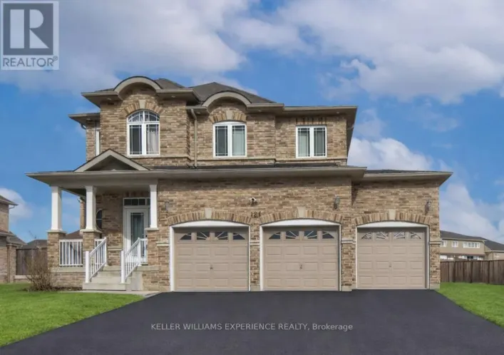 121 CENTRE STREET, Essa