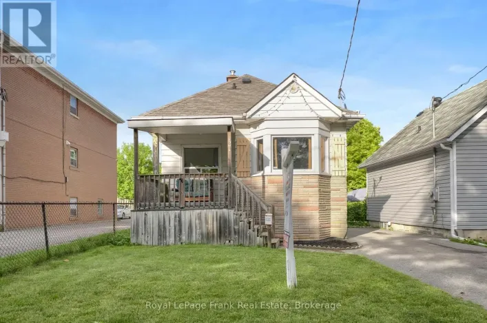 121 CROMWELL AVENUE, Oshawa