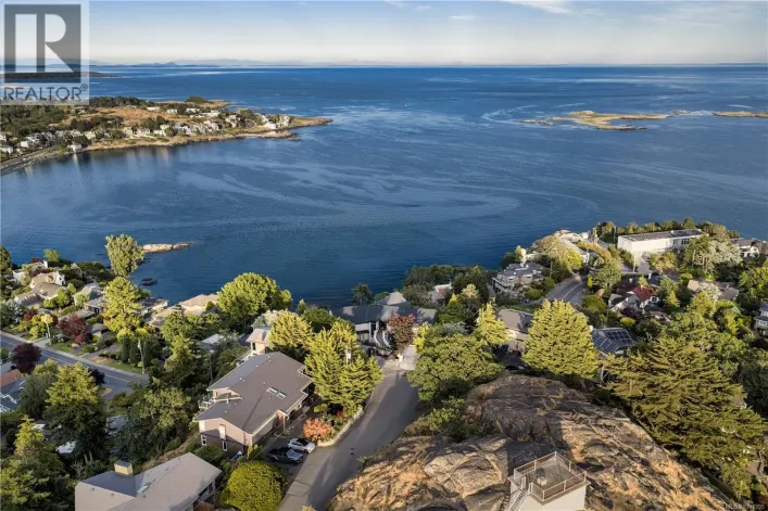 121 Denison Rd, Oak Bay