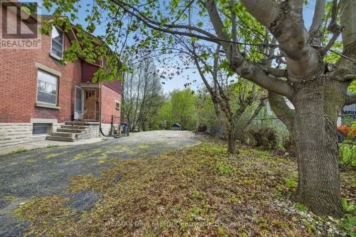 121 ELIZABETH STREET, Guelph