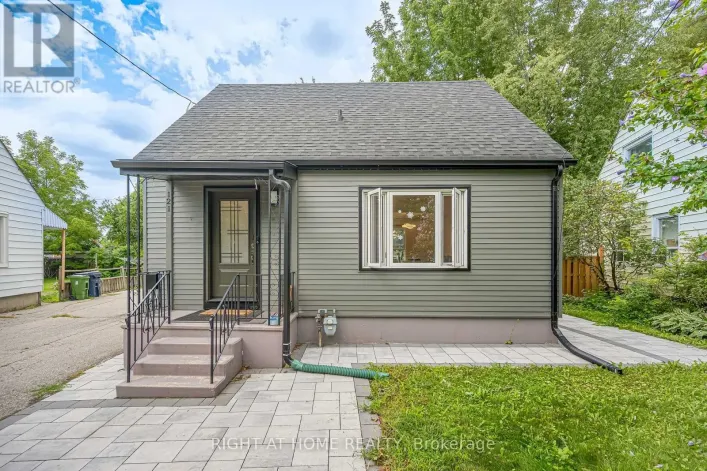 121 HEARST CIRCLE, Toronto