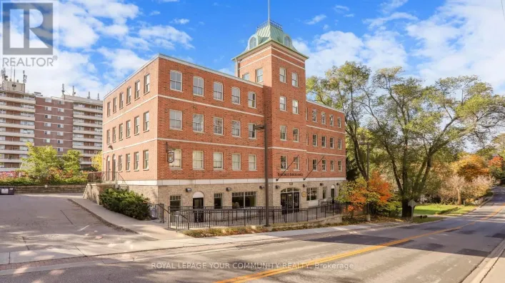 121 ROBINSON STREET, Markham