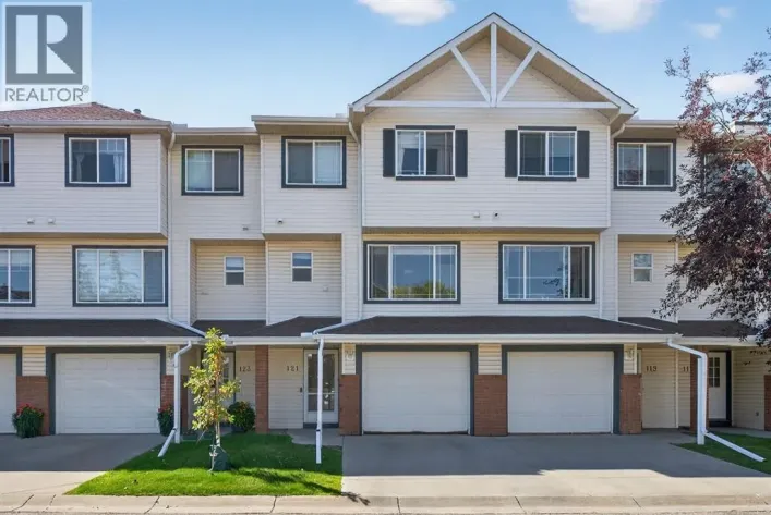 121 Rocky Ridge Court NW, Calgary