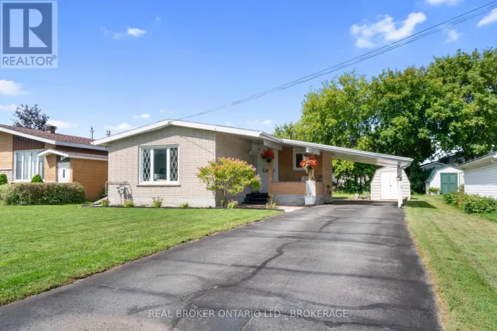 121 ST. GEORGE STREET W, North Glengarry