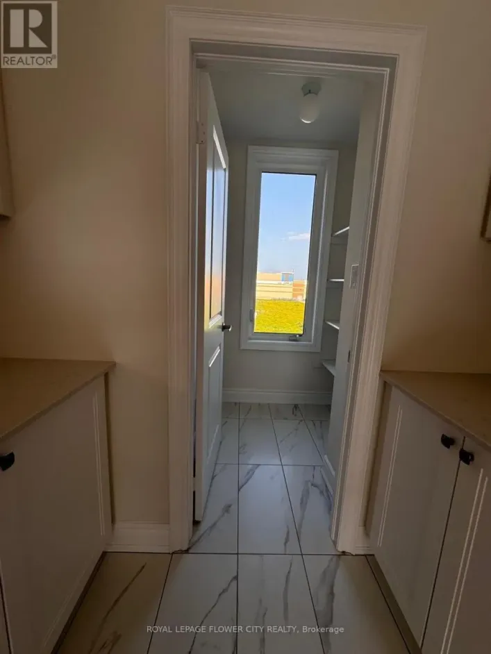 121 TENNANT CIRCLE, Vaughan