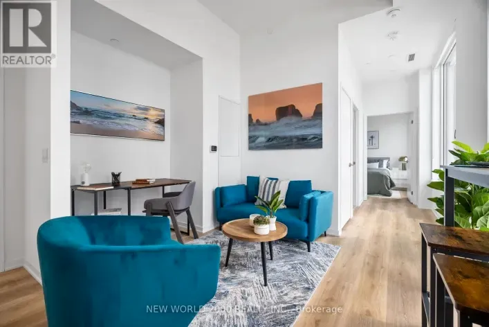 Apartment for rent: 1210 - 101 ROEHAMPTON AVENUE, Toronto