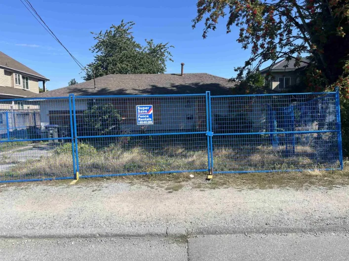 12111 84 AVENUE, Surrey