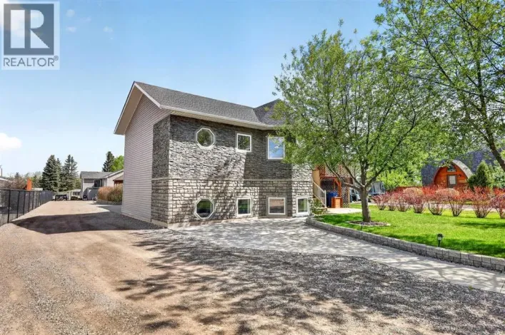 1212 15 Avenue, Didsbury