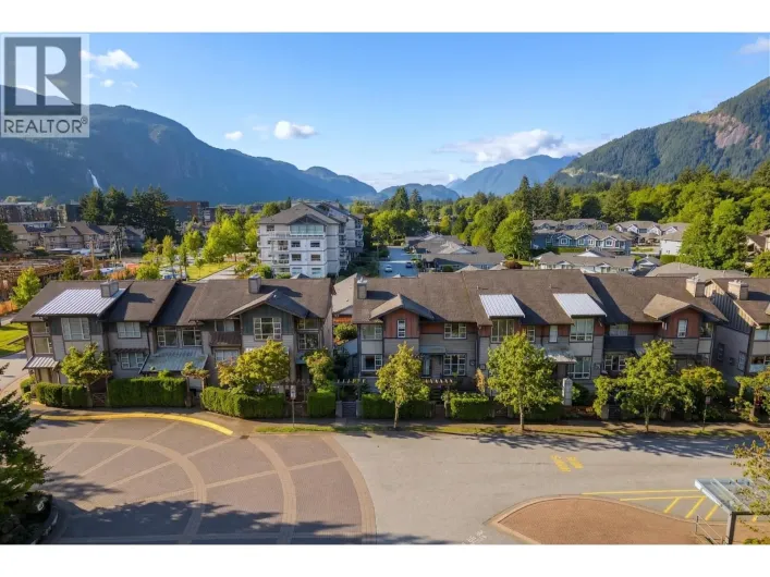 1212 VILLAGE GREEN WAY, Squamish