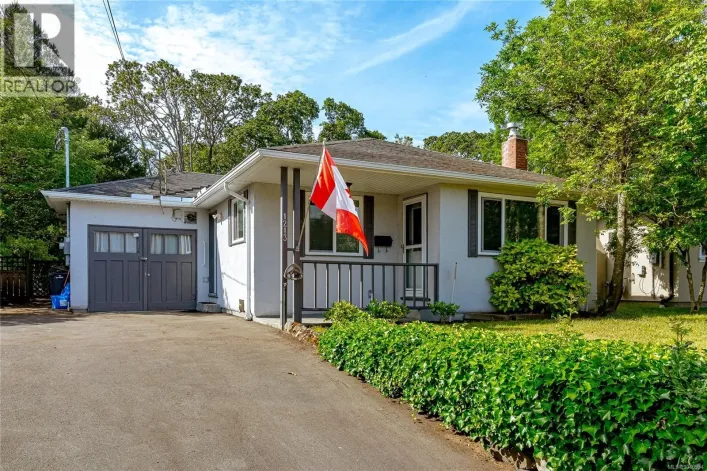 1213 Finlayson St, Victoria