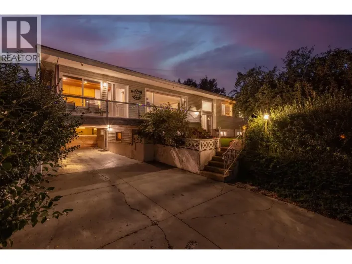 1215 12TH Street S, Cranbrook