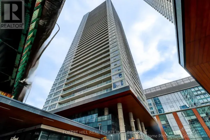 Apartment for sale: 1215 - 17 BATHURST STREET, Toronto