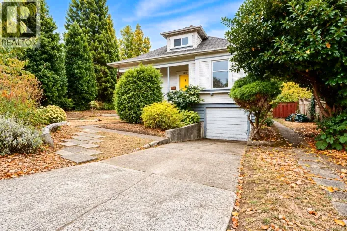 1215 Queens Ave, Victoria