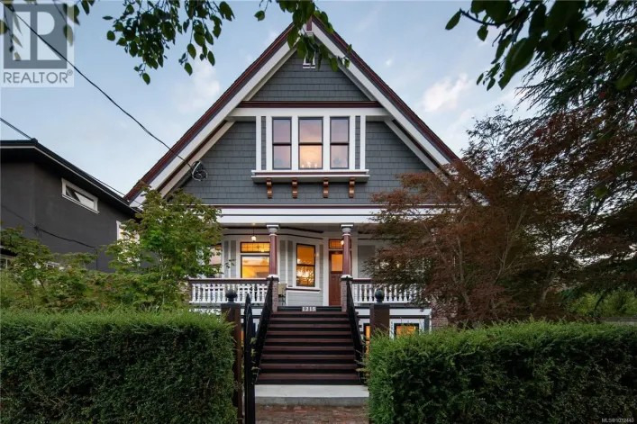 1215 Richardson St, Victoria