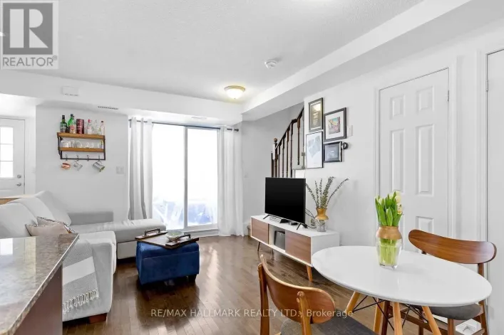 122 - 11 RUTTAN STREET, Toronto