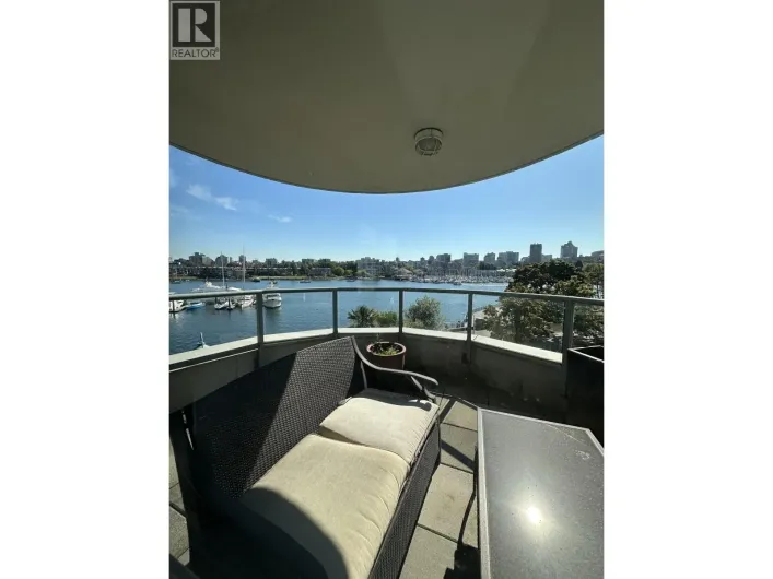 122 1228 MARINASIDE CRESCENT, Vancouver