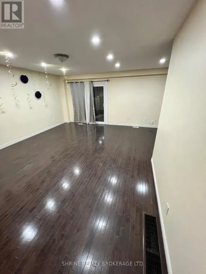 122 - 690 LITTLE GREY STREET, London East