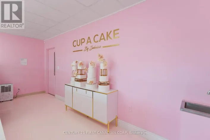 122 - 920 COMMISSIONERS ROAD, London South