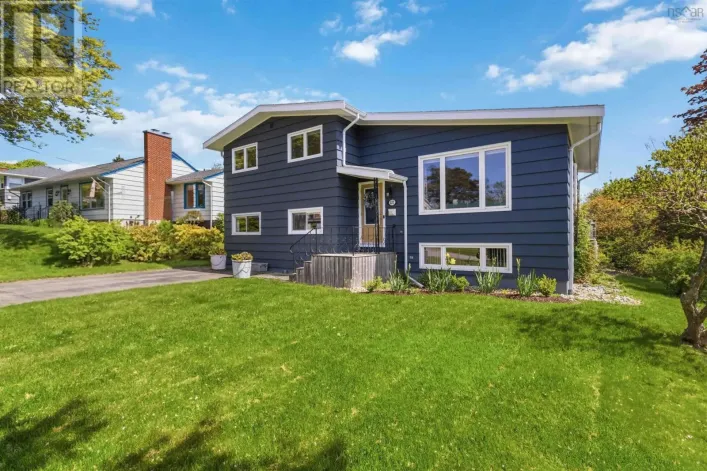 122 Brook Street, Lunenburg