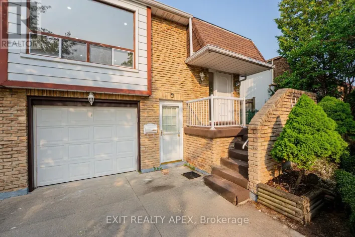 122 CENTRE STREET N, Brampton