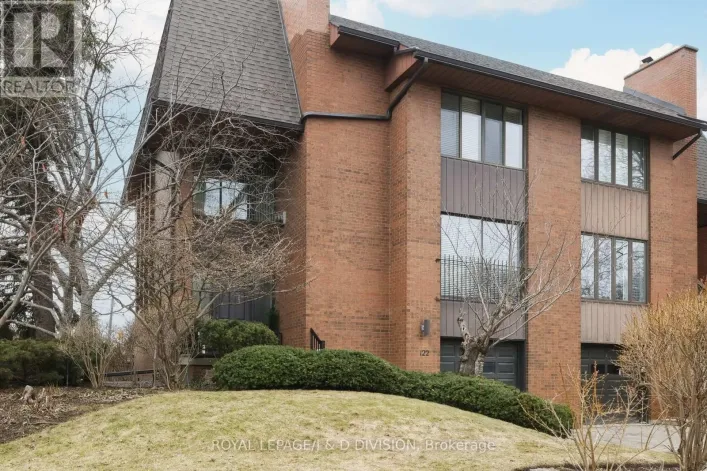 122 CORTLEIGH BOULEVARD, Toronto