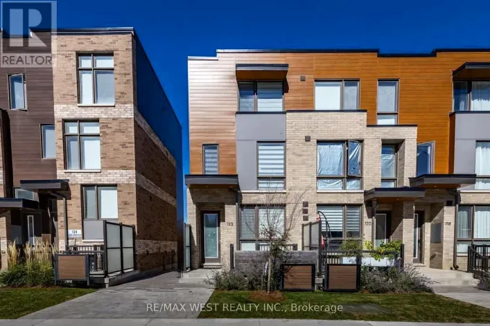 Row / Townhouse for sale: 122 GREEN GARDENS BOULEVARD, Toronto