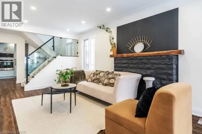 122 QUEENSDALE Avenue E, Hamilton