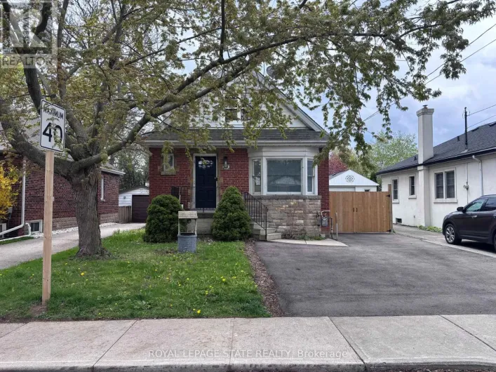122 QUEENSDALE AVENUE E, Hamilton