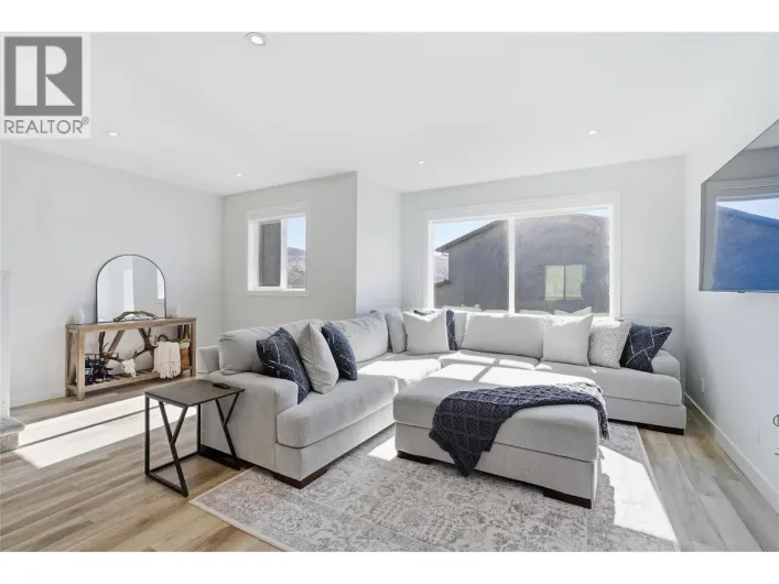 122 RIVER GATE Drive, Kamloops